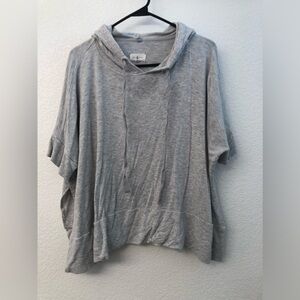 Gray sweatshirt w/ shirt sleeves